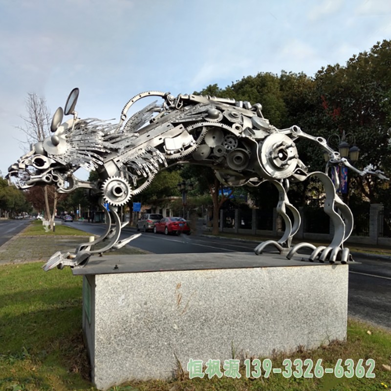 不锈钢狼雕塑 (2)[2]