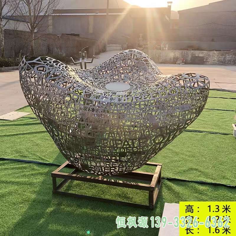 不锈钢镂空元宝雕塑 (1)