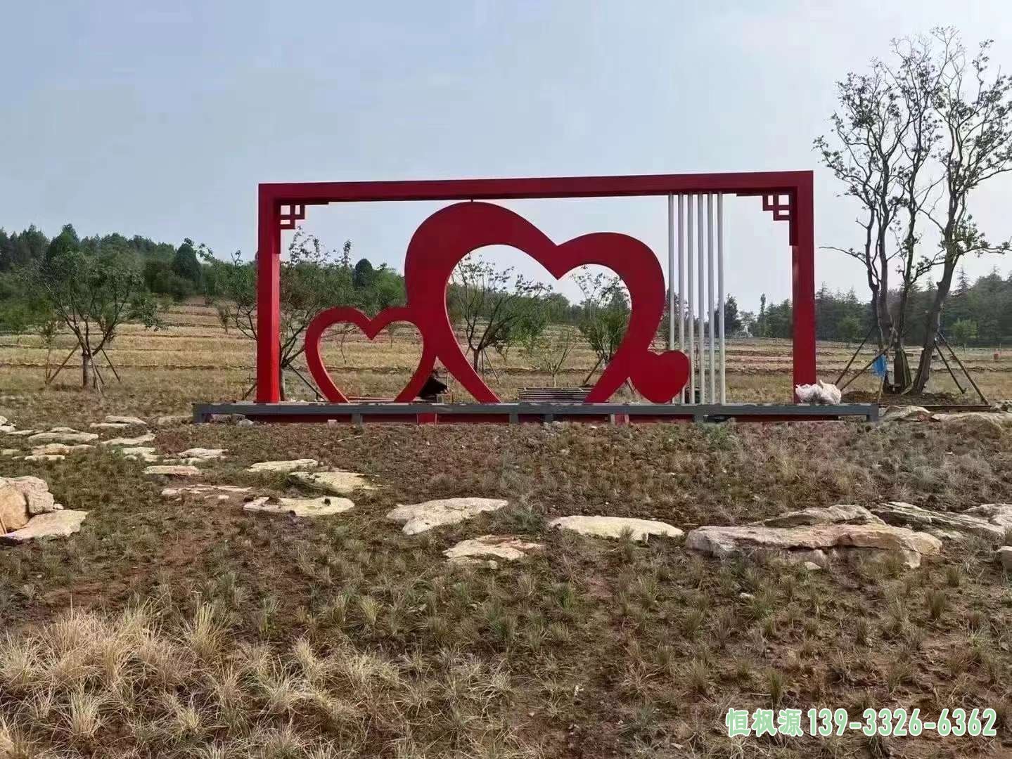 不锈钢爱心雕塑 (1)