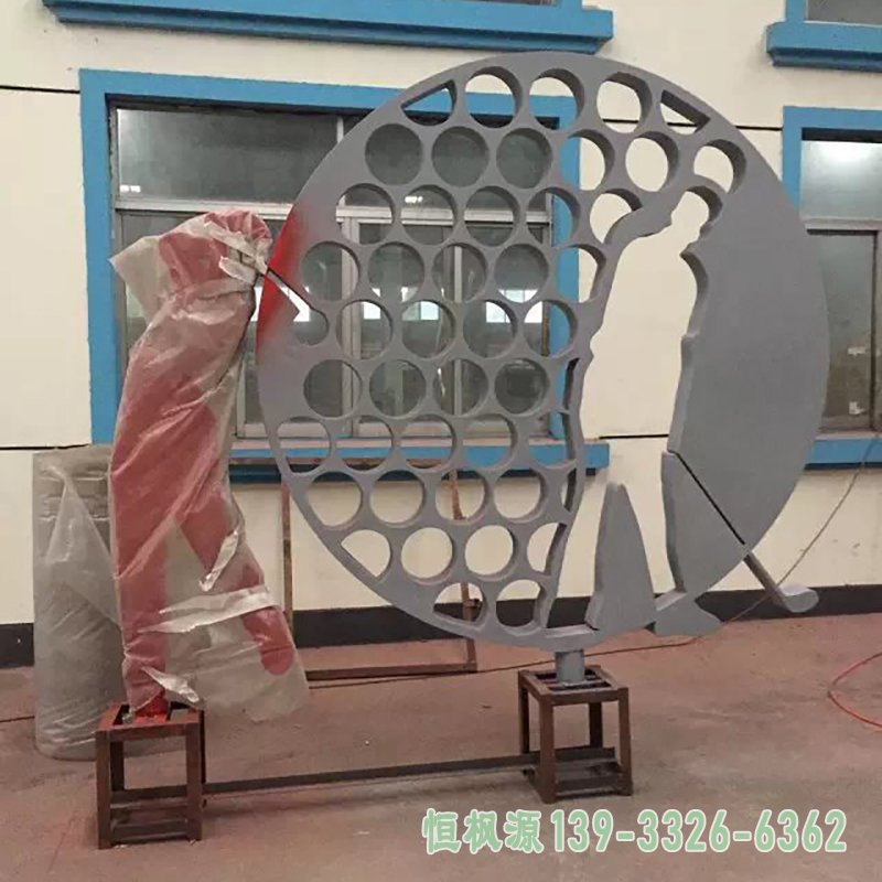 打高尔夫球广场不锈钢雕塑