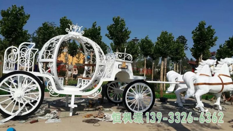 马车不锈钢景观雕塑
