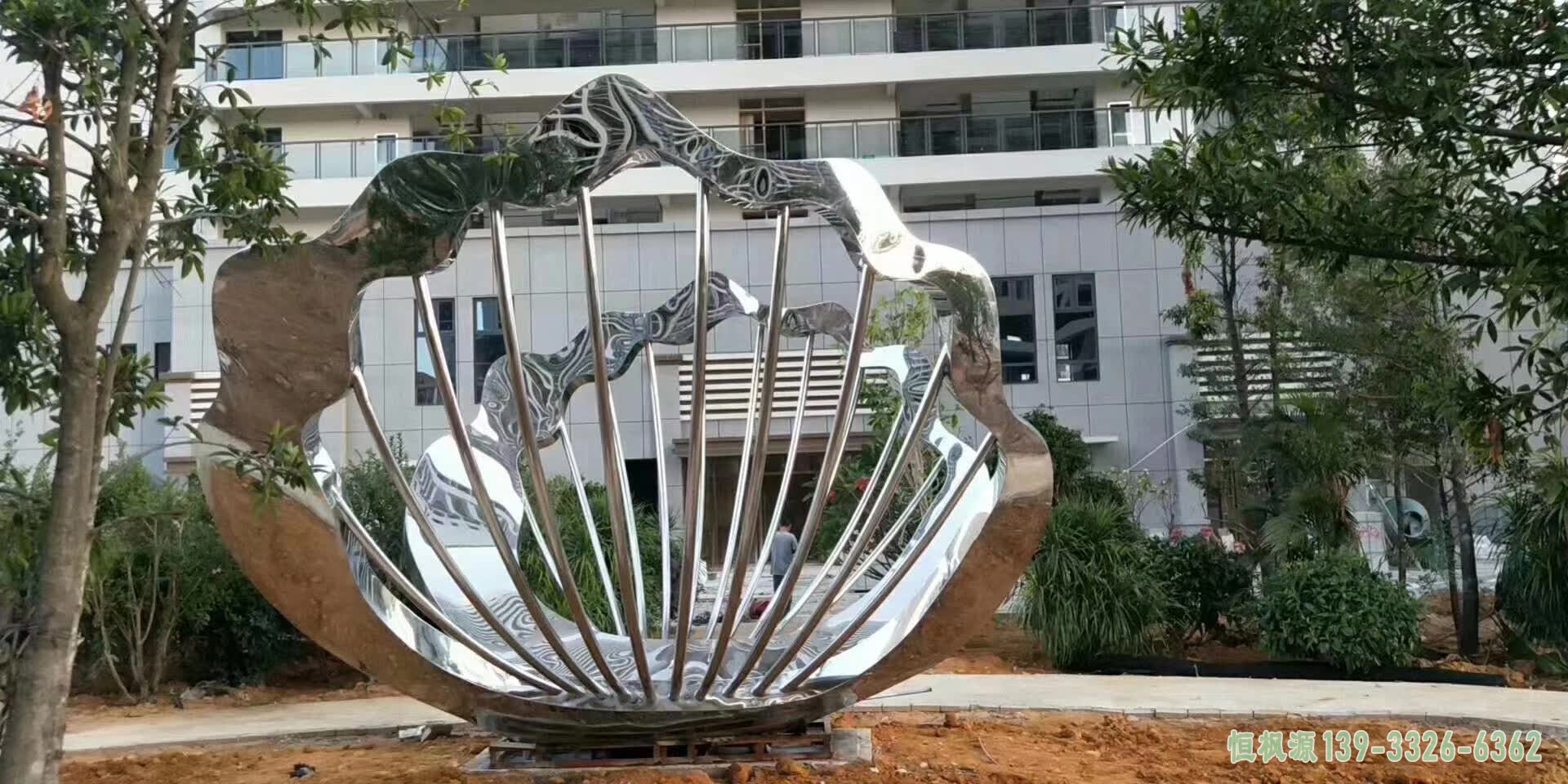不锈钢镂空扇贝雕塑 (3)