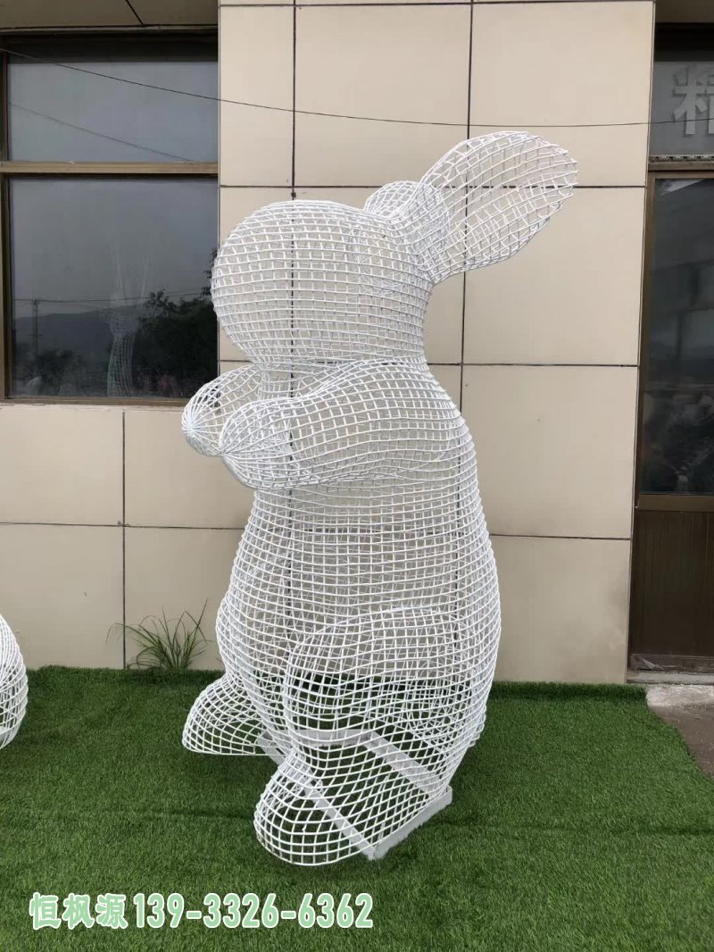 不锈钢镂空兔子雕塑 (2)