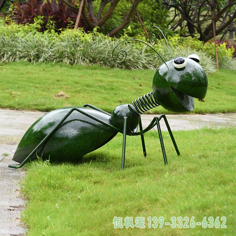 绿色落尾蚂蚁雕塑