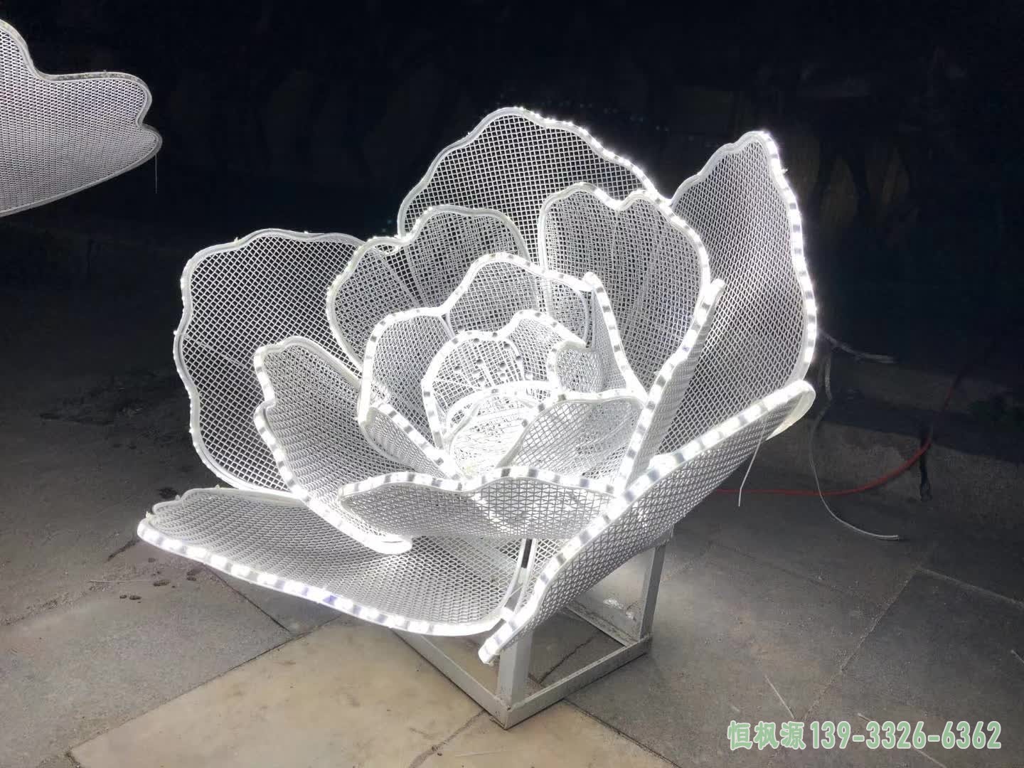 镂空不锈钢玫瑰花雕塑 (3)[1]