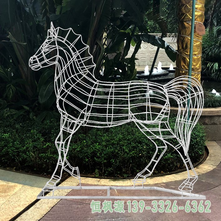不锈钢镂空马雕塑