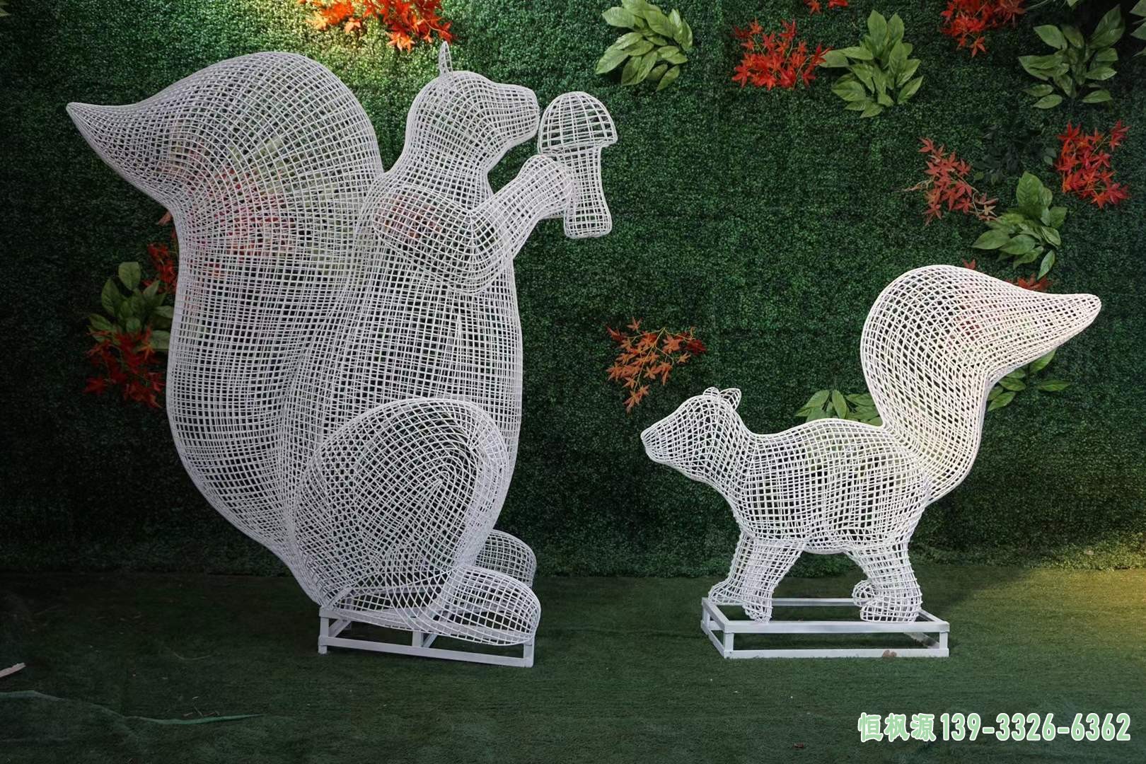 不锈钢镂空松鼠雕塑 (4)