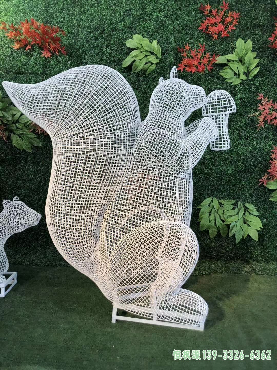 不锈钢镂空松鼠雕塑 (8)
