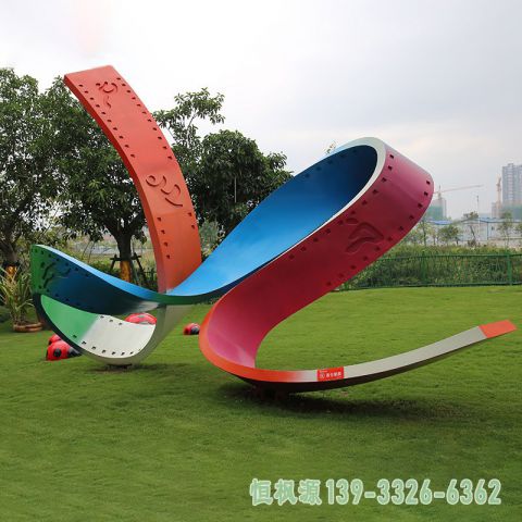 彩色不锈钢胶卷雕塑
