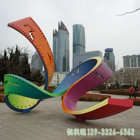 城市彩色胶卷不锈钢雕塑