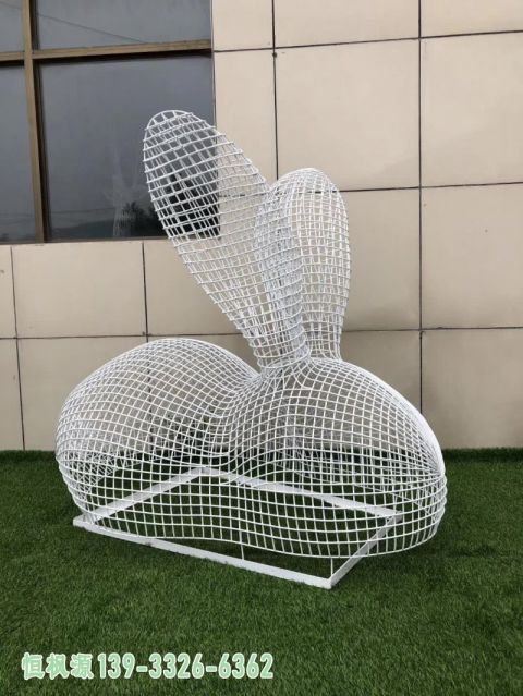 广场镂空兔子不锈钢雕塑