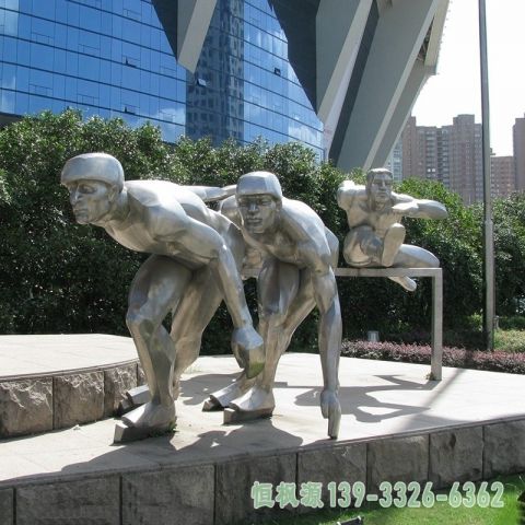 广场跨栏不锈钢人物雕塑