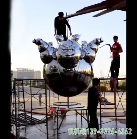 不锈钢城市小猪景观雕塑