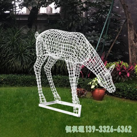 广场不锈钢镂空鹿雕塑