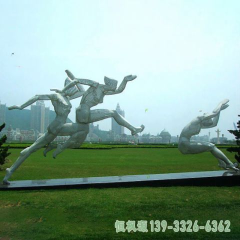 户外不锈钢跳远雕塑