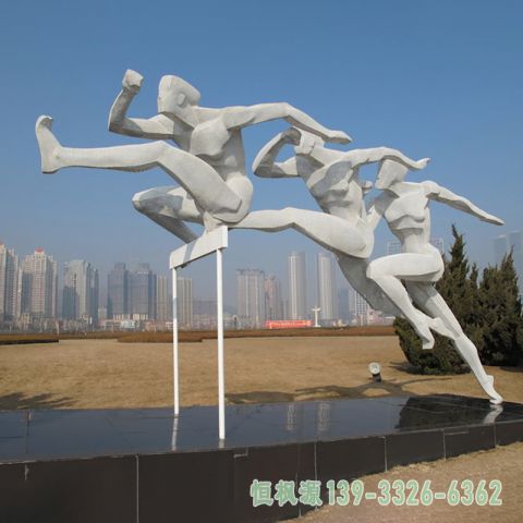 不锈钢跨栏广场人物雕塑