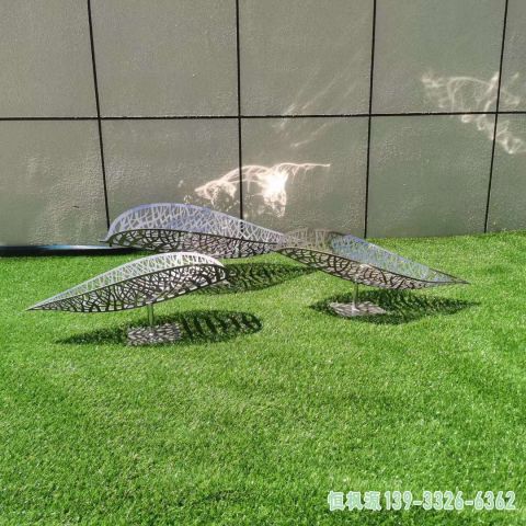 小区镂空树叶不锈钢雕塑