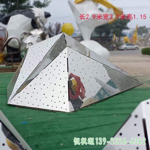 切面石头户外不锈钢艺术雕塑