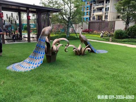 商厦孔雀不锈钢雕塑