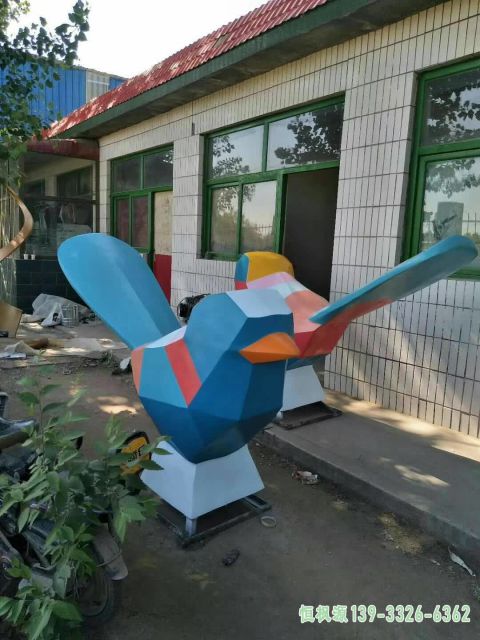 彩绘鸟广场不锈钢雕塑