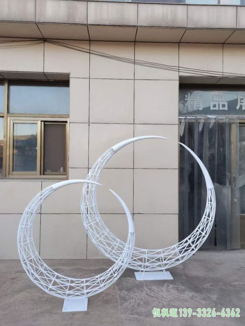 镜面月亮户外不锈钢景观雕塑
