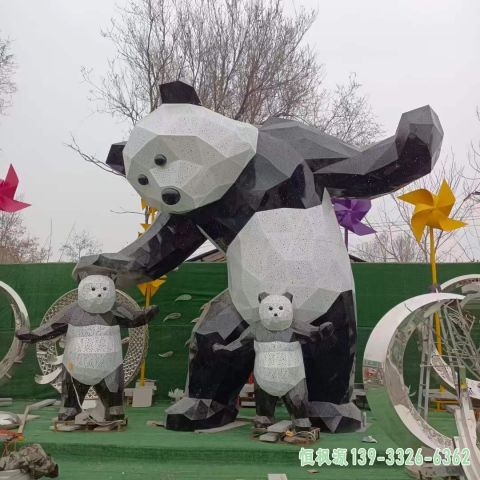 广场熊猫不锈钢切面雕塑