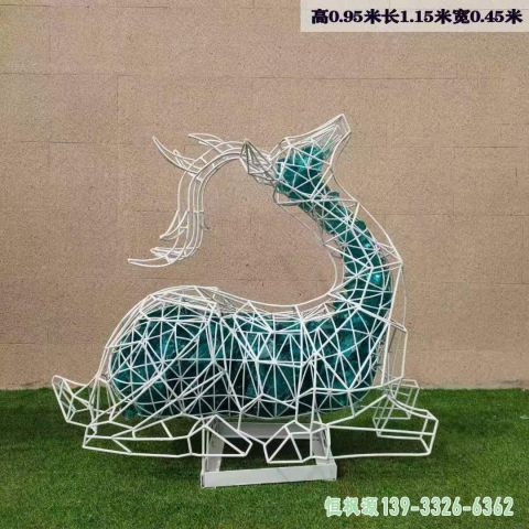 不锈钢户外镂空鹿雕塑
