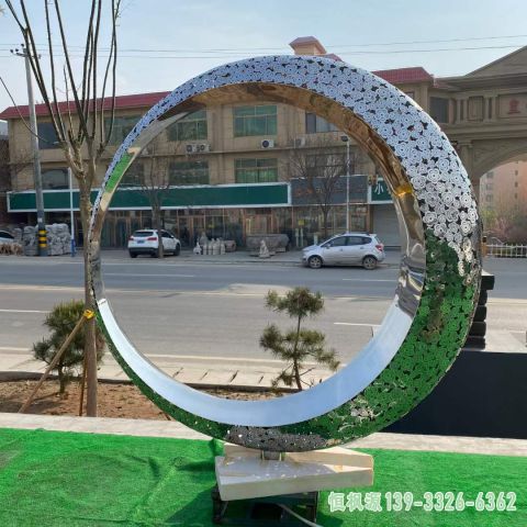 不锈钢镜面圆环广场雕塑
