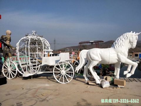 马车园林不锈钢彩绘雕塑