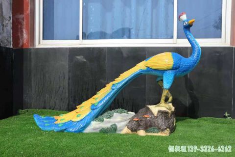 彩绘孔雀城市不锈钢雕塑