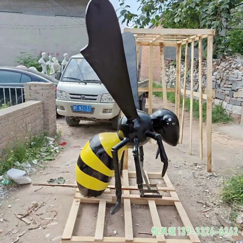 彩绘蜜蜂园林不锈钢雕塑