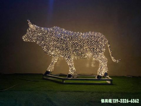 城市发光镂空牛不锈钢雕塑