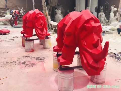 犀牛广场不锈钢彩绘雕塑