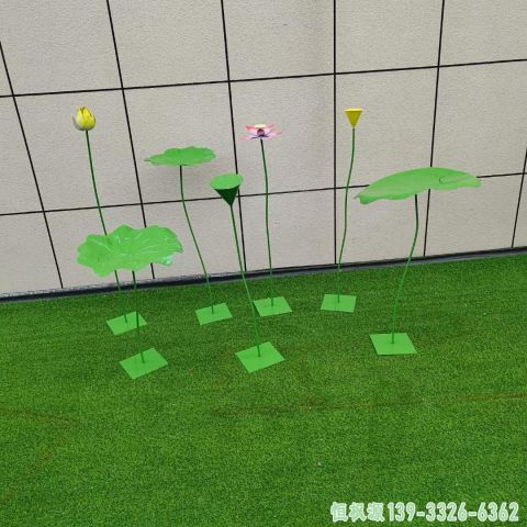 彩绘荷花户外不锈钢雕塑