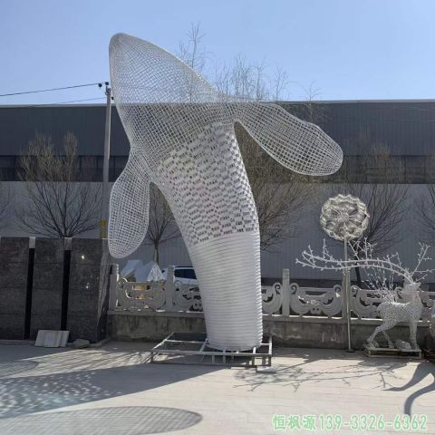 园林镂空鲸鱼不锈钢雕塑