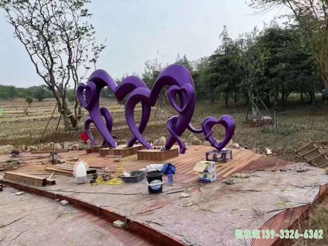 彩绘爱心城市不锈钢雕塑