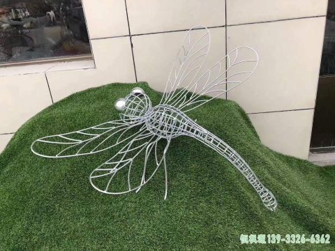 蜻蜓广场不锈钢镂空雕塑