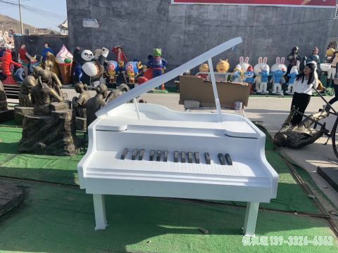 钢琴广场不锈钢抽象雕塑