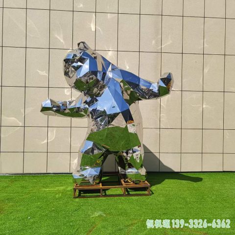 切面熊公园不锈钢镜面雕塑